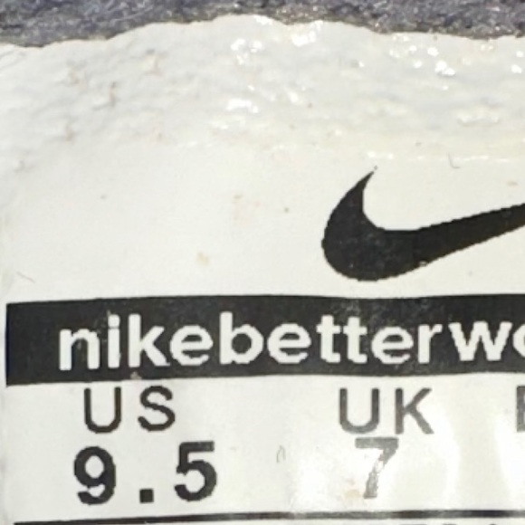 Women’s Nike sneaker size 9.5. Great condition! - Picture 5 of 8